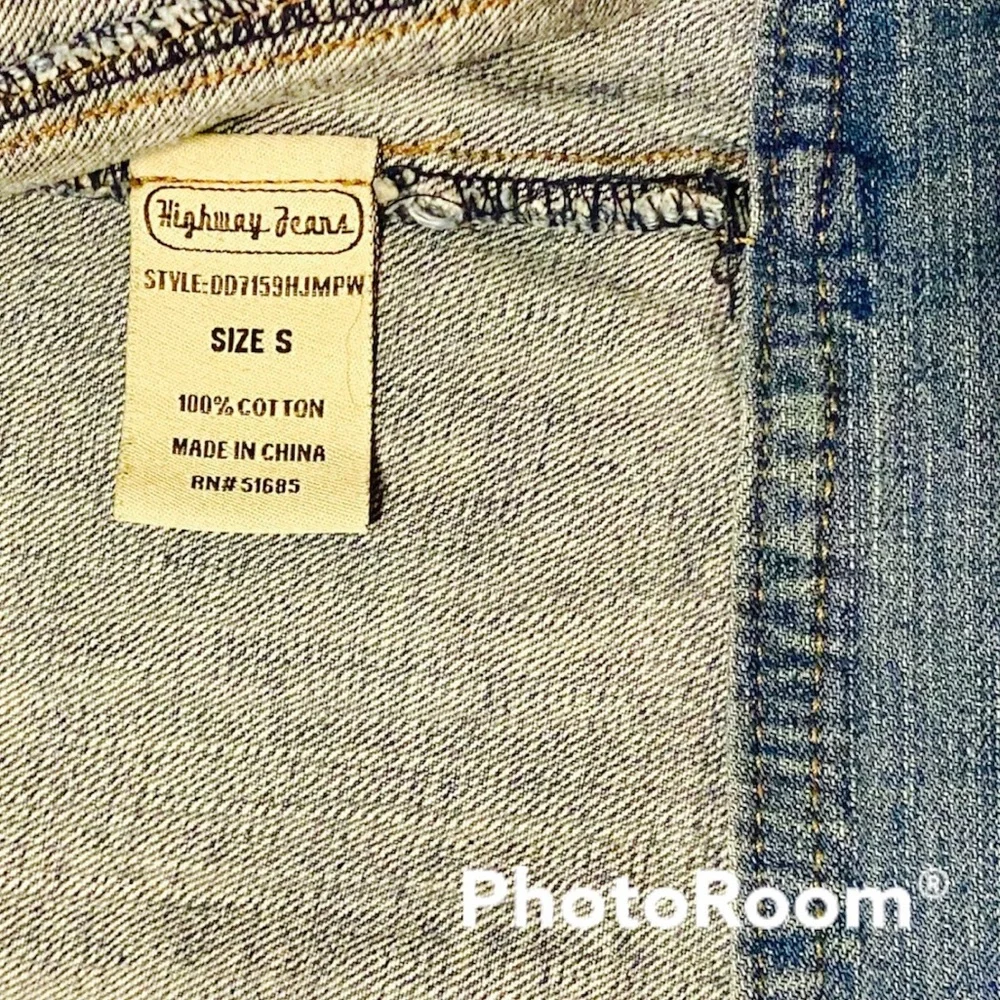 🔥SALE🔥 Adorable and versatile Highway Jeans cropped DENIM JACKET.  Size S - Picture 9 of 13
